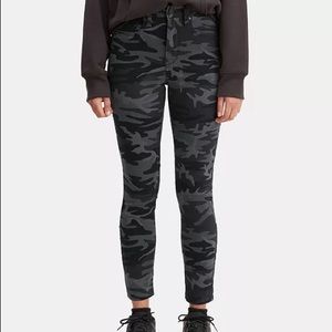 Levi’s 721 High-Waisted Camo Skinny Ankle Jeans